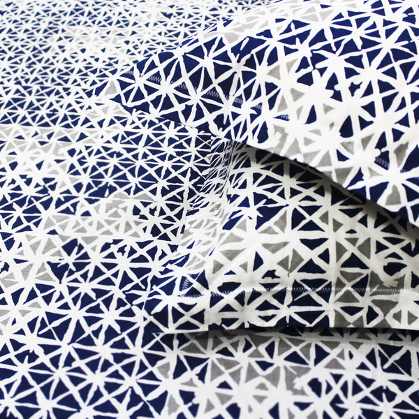 Soft Geometrical Print 144 TC Cotton Bedsheet In Navy Blue At Best Prices