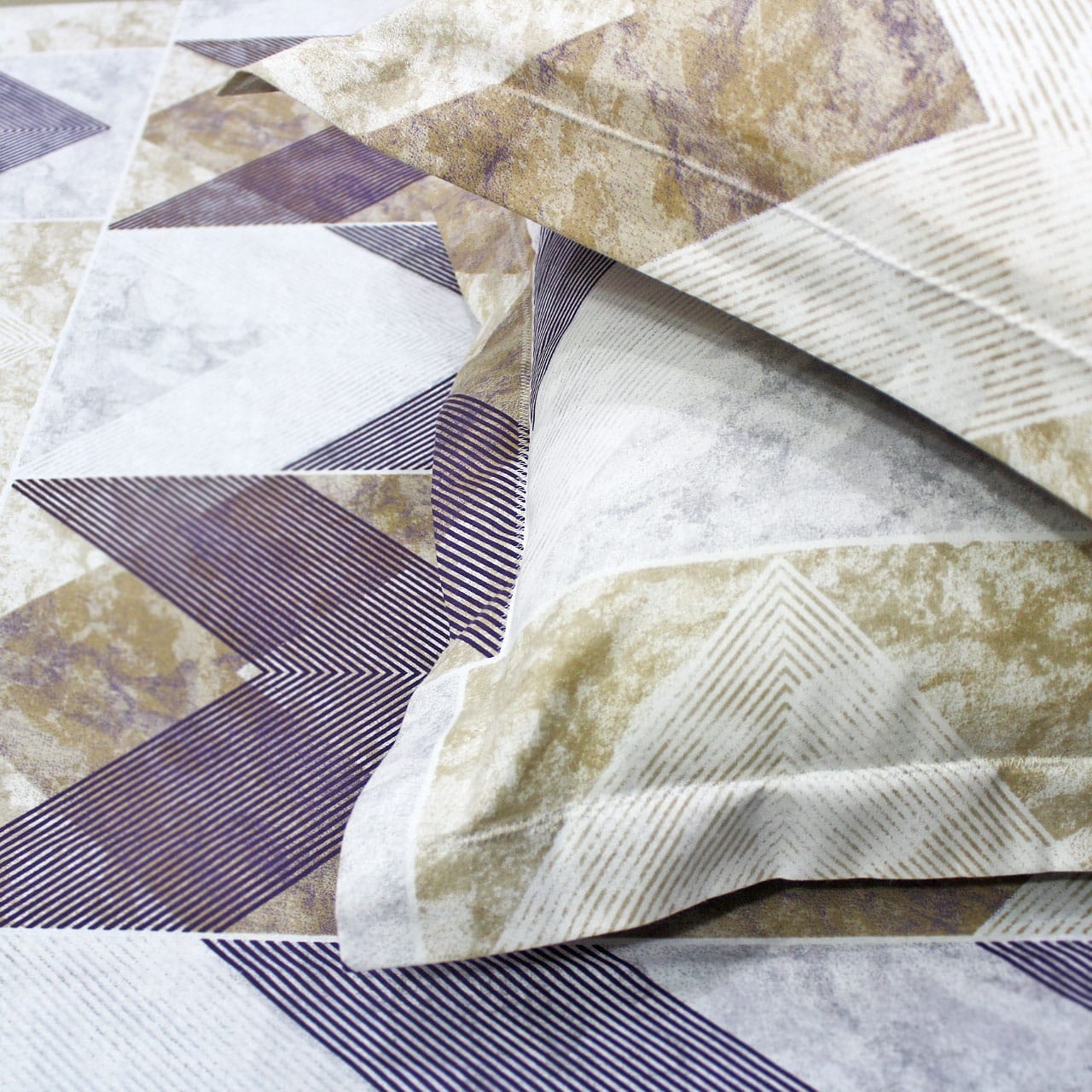 Soft Cotton Geometrical Print 144 TC Fitted Bedsheet In Brown At Best Prices 
