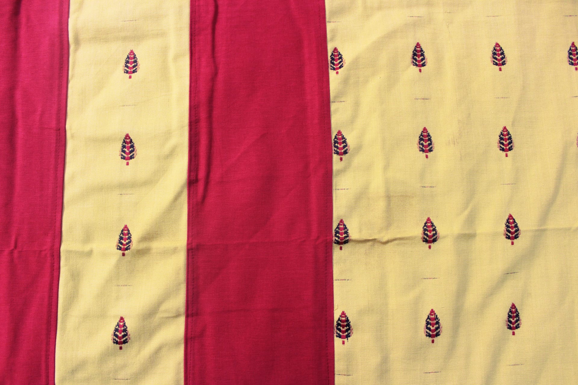 Elegant Alpha Woven 100% Cotton Handloom Bed Cover online in India
