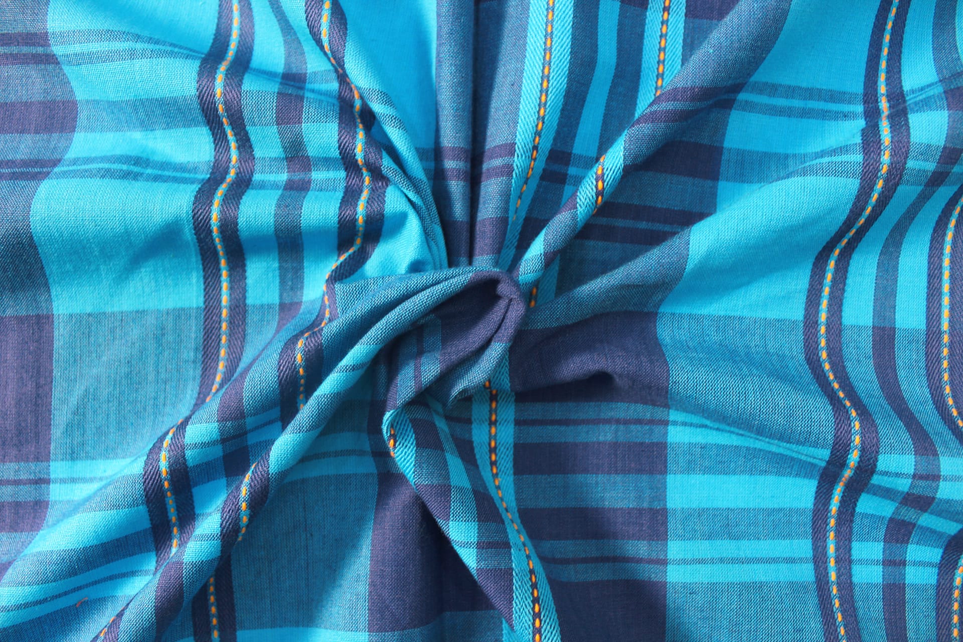 Elegant Alpha Woven 100% Cotton Handloom Bed Cover online in India