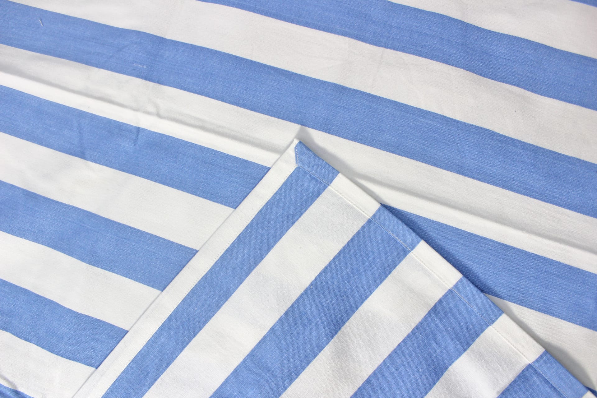 Elegant Alpha Woven 100% Cotton Handloom Bed Cover online in India