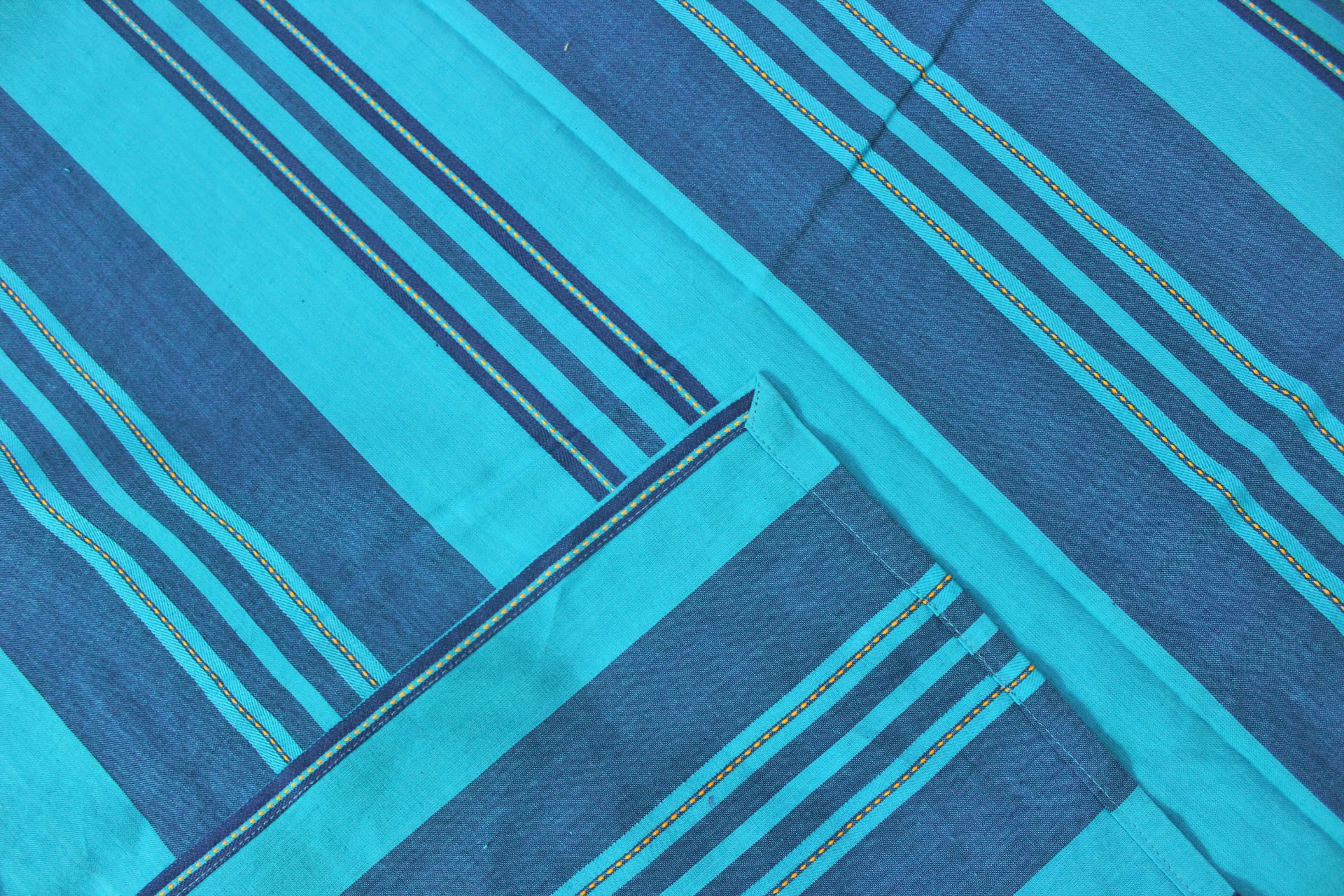 Elegant Alpha Woven 100% Cotton Handloom Bed Cover online in India