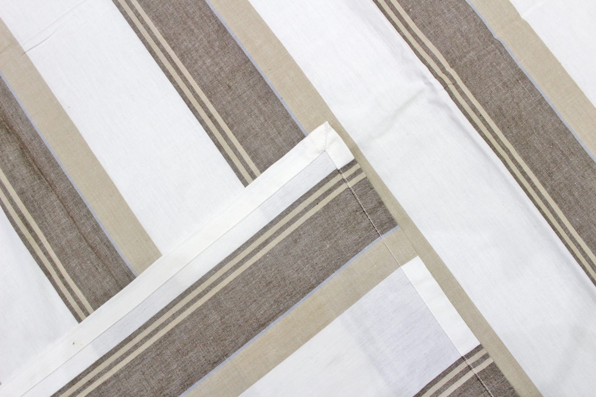 Elegant Alpha Woven 100% Cotton Handloom Bed Cover online in India